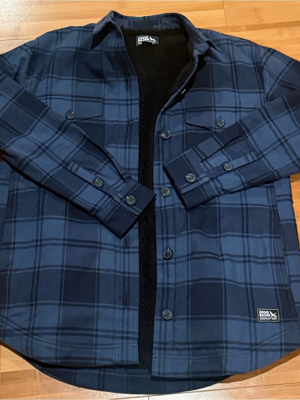 Rare Eddie Bauer Women’s Black Tag Sherpa lined button up Blue Flannel Size M